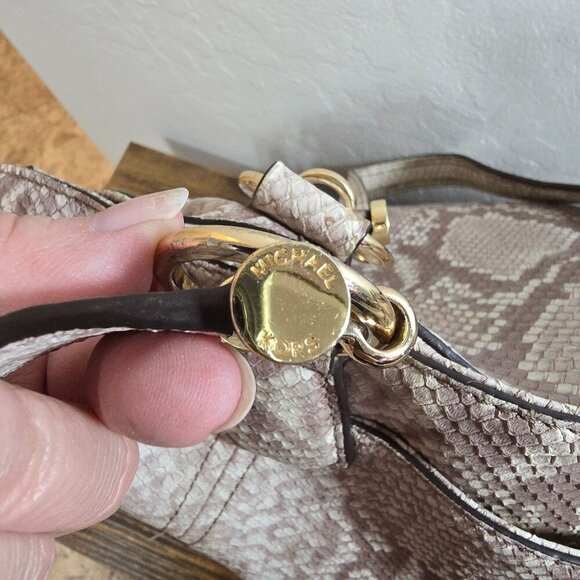 Michael Kors Snakeskin Tote Bag With Gold Hardware & Tassel Accent READ - Picture 9 of 16